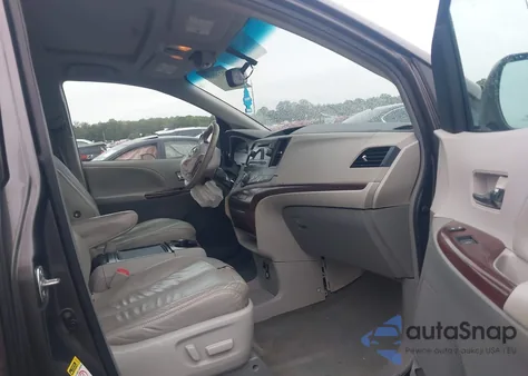 2012 Toyota Sienna Xle V6 8 Passenger z USA, uszkodzony, nr VIN 5TDYK3DCXCS238622